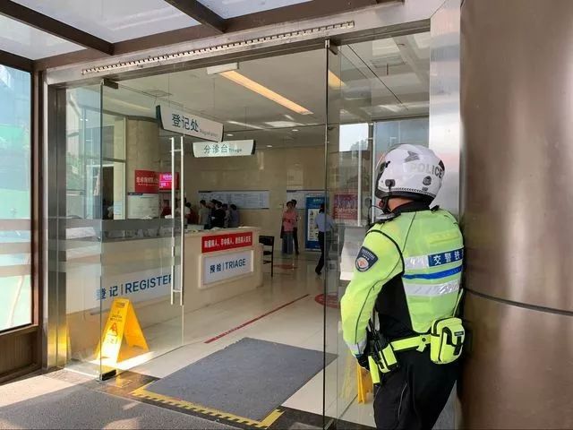 輔警處理交通事故被撞犧牲交通防闖入預警系統(tǒng)